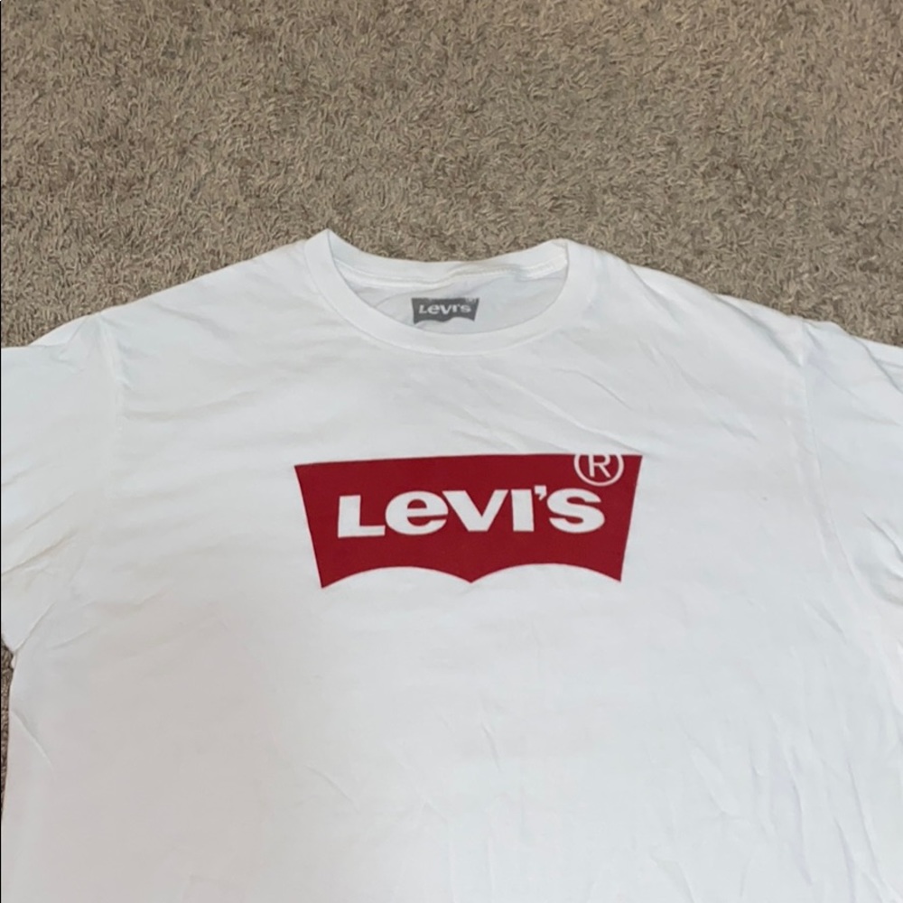 White short sleeve shirt